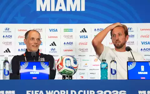 Harry Kane (r) springt Thomas Tuchel bei.  - Foto: Martin Rickett/PA Wire/dpa