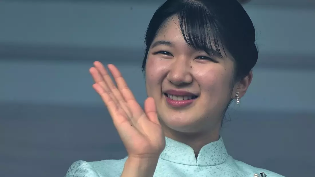 Prinzessin Aiko ist der Thron verwehrt. (Archivbild)  - Bild: Eugene Hoshiko/AP/dpa