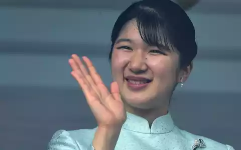 Prinzessin Aiko ist der Thron verwehrt. (Archivbild)  - Foto: Eugene Hoshiko/AP/dpa