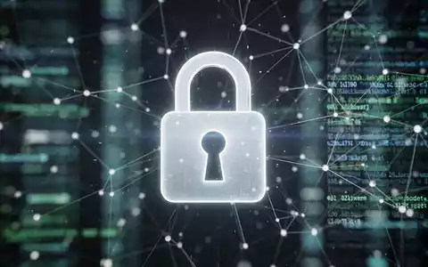 Leuchtendes Vorhängeschloss-Symbol über abstrakten digitalen Datenströmen, für sichere Kommunikation und Datenschutz. - Foto: über boerse-global.de