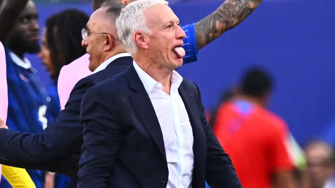 Zunge draußen: Deschamps nach dem hitzigen Sieg gegen Paraguay. (Archivbild) - Bild: Tom Weller/dpa