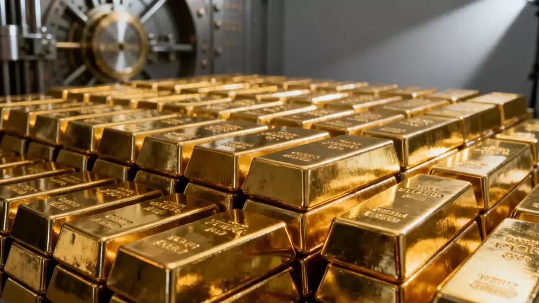 Gold Slips 1.4% as Iran Tensions and Fed Hawkishness Override Safe-Haven Demand