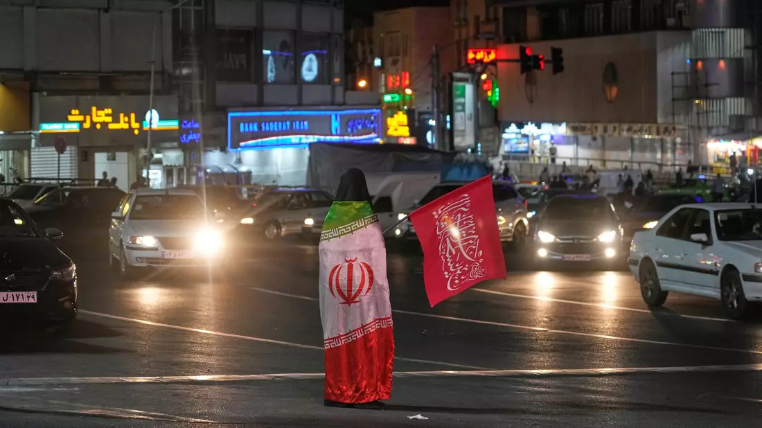 Experten zufolge ist Irans Führung im Krieg pragmatischer, aber nicht gemäßigter geworden. (Archivbild) - Bild: Vahid Salemi/AP/dpa