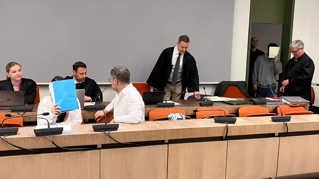 Im Prozess um die Versklavung zweier jesidischer Mädchen hatte das angeklagte Ehepaar das letzte Wort. (Archivbild) - Bild: Britta Schultejans/dpa