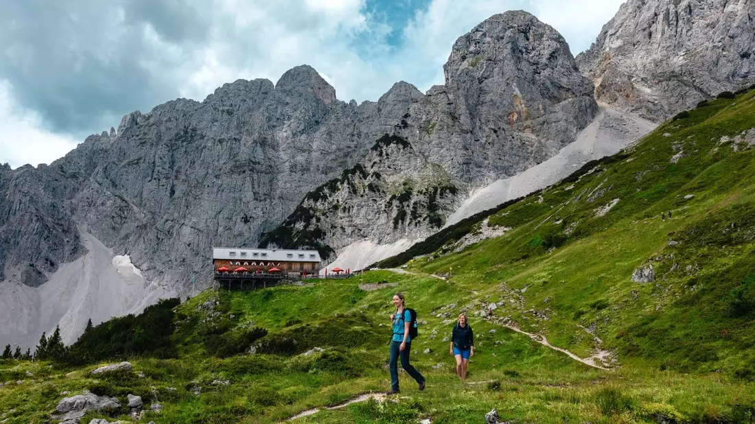 Sicher unterwegs am Berg: Österreichs Wanderdörfer stärken das Bewusstsein für alpine Sicherheit - Bild: presseportal.de