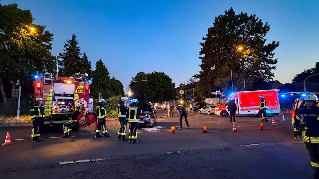 FFW Schwalmtal: Verkehrsunfall mit zwei Pkw auf der Rickelrather Straße - Bild: presseportal.de