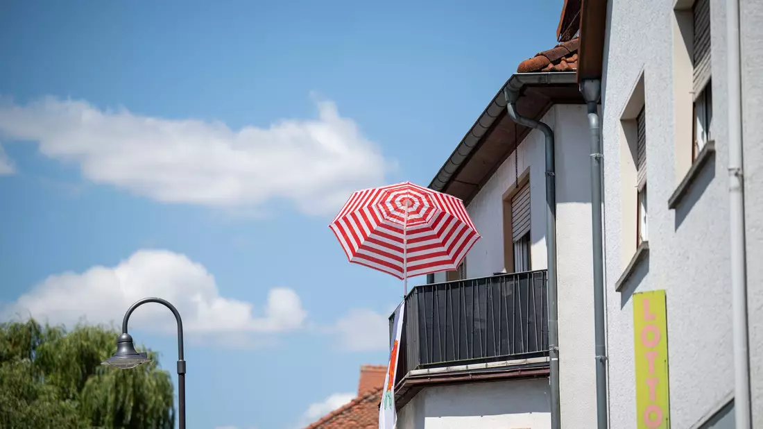 Sonnenschutz ist auch in den kommenden Tagen nötig. (Symbolbild) - Bild: Hannes P. Albert/dpa