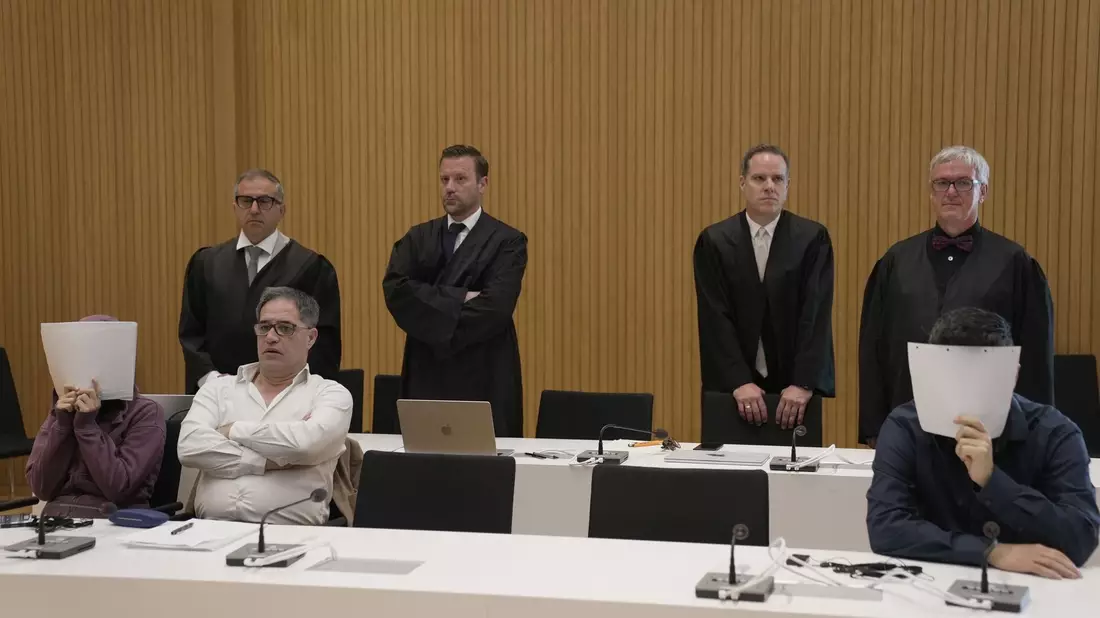 Im Prozess um die Versklavung zweier jesidischer Mädchen hatte das angeklagte Ehepaar das letzte Wort. - Bild: Ehsan Monajati/dpa