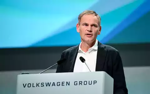 Volkswagen-Konzernchef Blume rechnet vor, wie viele Jobs bei dem Autobauer bedroht sein könnten. (Archivbild) - Foto: Britta Pedersen/dpa