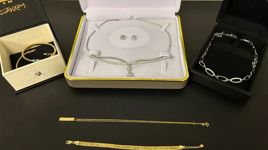 HZA-S: Zoll entdeckt geschmuggelten Goldschmuck im Wert von knapp 15.000 Euro - Bild: presseportal.de