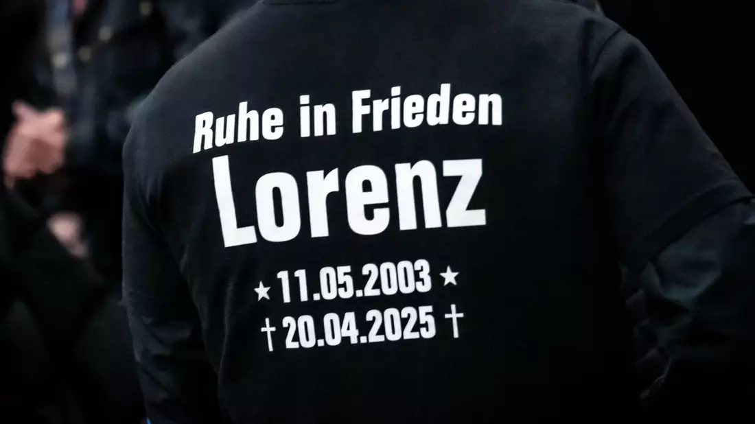 Der gewaltsame Tod von Lorenz hat viele Menschen erschüttert. Nun kommt es zu einem Gerichtsverfahren. (Archivbild) - Bild: Sina Schuldt/dpa