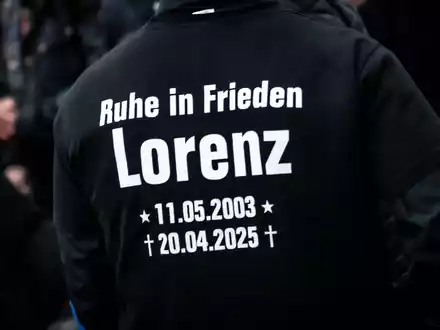 Der gewaltsame Tod von Lorenz hat viele Menschen erschüttert. Nun kommt es zu einem Gerichtsverfahren. (Archivbild) - Foto: Sina Schuldt/dpa