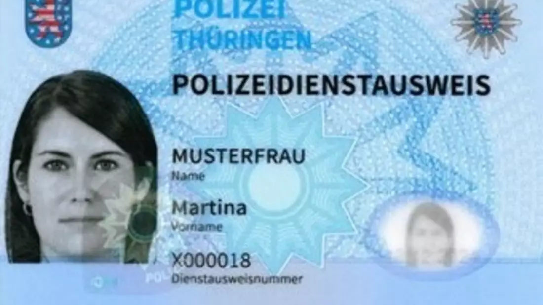 LPD-EF: Aus Grün wird Blau - neue Dienstausweise für Thüringer Polizeibeamte - Bild: presseportal.de