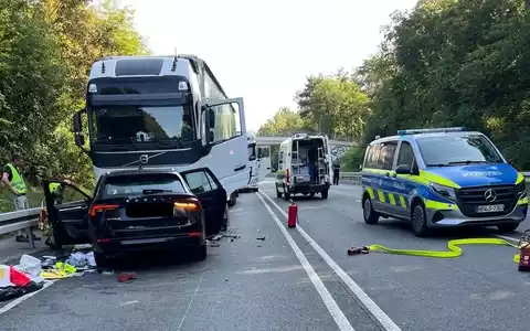 FW Paderborn: Verkehrsunfall auf der B1n fordert zwischen den Ausfahrten Diebesweg und Schützenstraße ein Todesopfer - Foto: presseportal.de