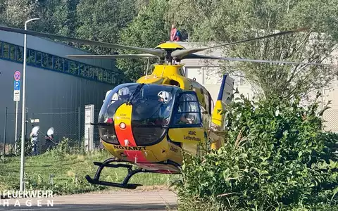 FW Hagen: Unfall auf Betriebsgelände, zwei verletzte Personen nach Reifenplatzer, Rettungshubschrauber im Einsatz - Foto: presseportal.de