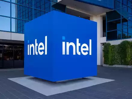 Intel steckt fünf Milliarden Euro in die Modernisierung seines Chip-Werks in Irland. (Archivbild) - Foto: Andrej Sokolow/dpa