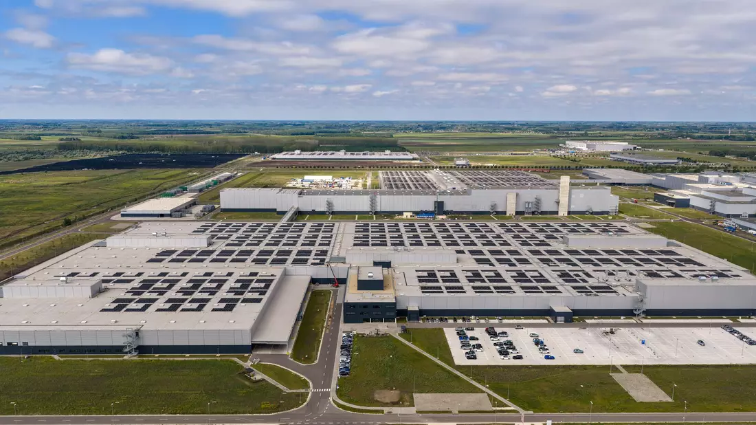 Das Mercedes-Benz-Werk in Kecskemet ist die größte Autofabrik Ungarns. - Bild: Mercedes-Benz AG/dpa