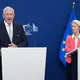 Der deutsche Forscher Jörg Fegert ist Mitautor des EU-Berichts und übergab ihn an Ursula von der Leyen.  - Bild: Marius Burgelman/AP/dpa