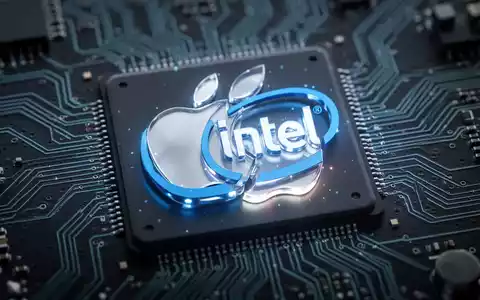 Verschlungene Apple- und Intel-Logos auf einem Mikrochip, blau-weiß leuchtend, symbolisieren eine neue Fertigungsvereinbarung. - Foto: über boerse-global.de