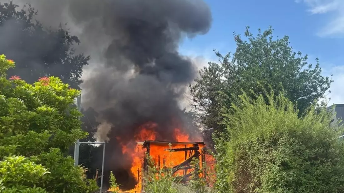 FW Geestland: Gartenhütte in Bad Bederkesa in Vollbrand - Bild: presseportal.de