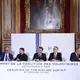 Starmer (3 v.r.) nahm in Paris an der Sitzung der sogenannten «Koalition der Willigen» teil. - Bild: Teresa Suarez/EPA Pool/AP/dpa