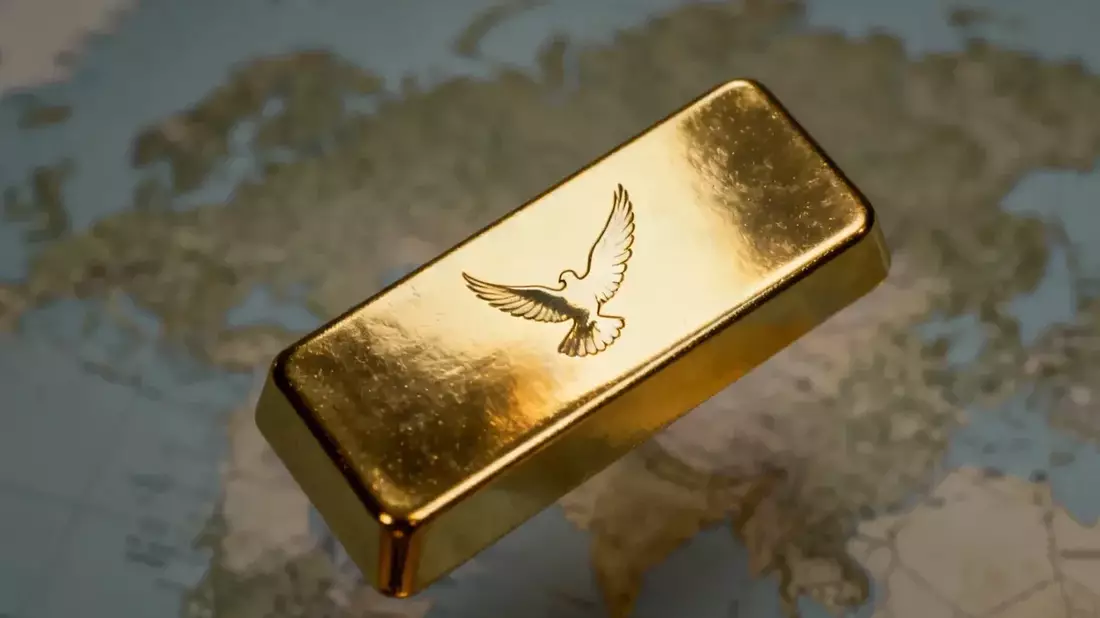 Gold's Crisis Hedge Fails as Fed Hawkishness Overrides Middle East Tensions