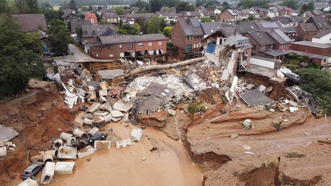 In Erftstadt war das Ausmaß der Zerstörung nach dem Unwetter groß. (Archivbild) - Bild: David Young/dpa