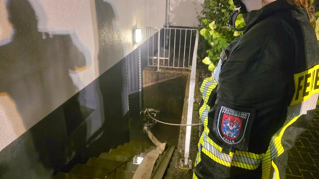 FW Celle: Unwetter über Celle - einsatzreiche Nacht für die Celler Feuerwehr! - Bild: presseportal.de