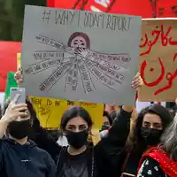 Pakistanische Aktivistinnen demonstrieren im Rahmen des Internationalen Frauentags. (Archivbild) - Foto: Anjum Naveed/AP/dpa