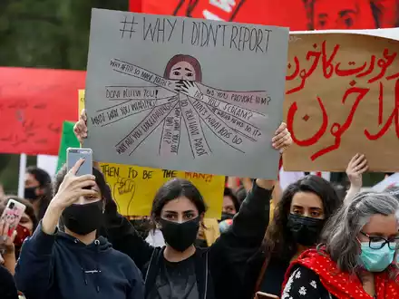 Pakistanische Aktivistinnen demonstrieren im Rahmen des Internationalen Frauentags. (Archivbild) - Foto: Anjum Naveed/AP/dpa