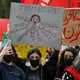 Pakistanische Aktivistinnen demonstrieren im Rahmen des Internationalen Frauentags. (Archivbild) - Bild: Anjum Naveed/AP/dpa