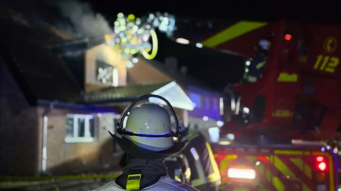 FW-WRN: Dachstuhlbrand in Werne - Feuerwehr verhindert Ausbreitung des Feuers - Bild: presseportal.de