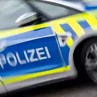 Seit 6.00 Uhr läuft der Einsatz im Kieler Stadtteil Mettenhof. (Symbolbild) - Foto: Hendrik Schmidt/dpa