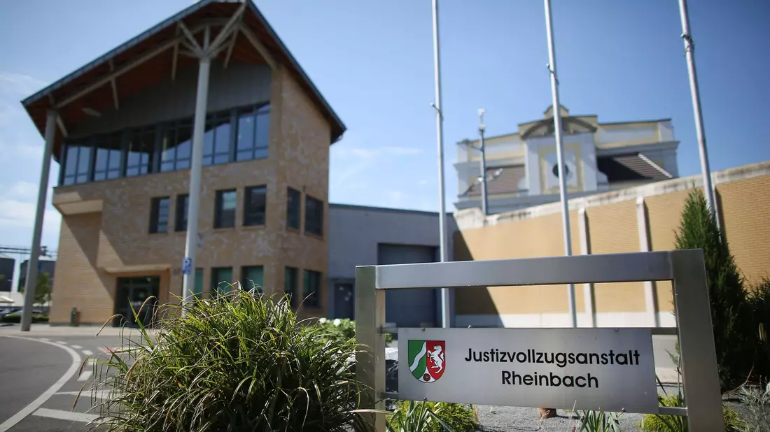 In der JVA Rheinbach gab es am Dienstagmorgen eine Razzia. (Archivfoto) - Bild: Oliver Berg/dpa