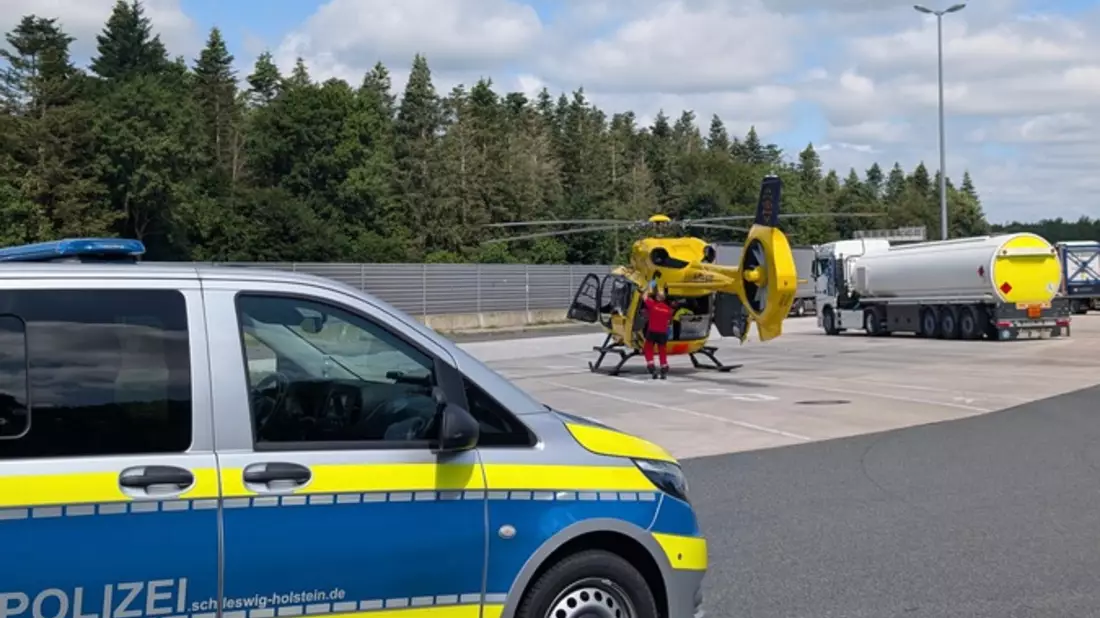 POL-NMS: 260714-1- PD NMS-Polizeieinsatz der besonderen Art- Babyglück auf dem Rastplatz - Bild: presseportal.de