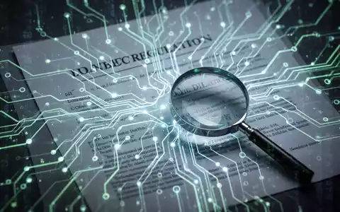 Eine Nahaufnahme einer leuchtenden, futuristischen Platine, überlagert mit schematischen Rechtsdokumenten und einer Lupe. - Foto: über boerse-global.de
