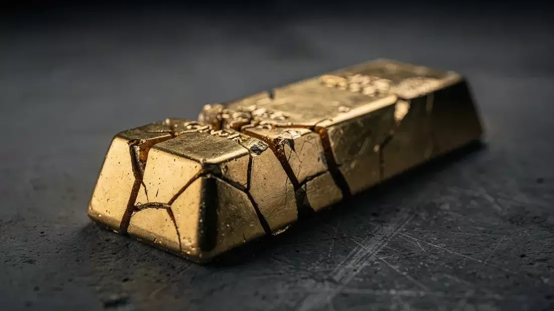 Gold Price Slips Below $4,000 Despite Record Central Bank Buying Spree