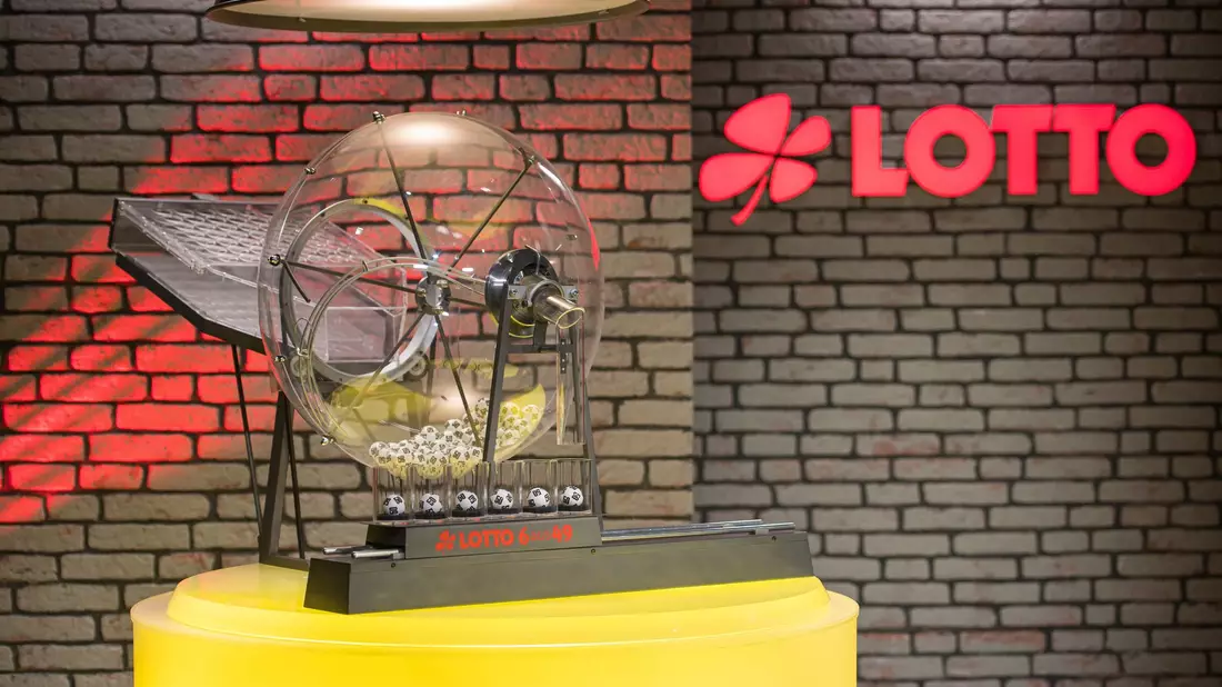 Ziehung für Ziehung gibt es seit Wochen keinen Hauptgewinner beim klassischen Lotto 6 aus 49. (Symbolbild) - Bild: Oliver Dietze/dpa