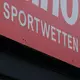 Sportwetten bieten ein deutlich höheres Risiko für Glücksspielsucht als das klassische Lotto. (Archivbild) - Bild: Bernd Weißbrod/dpa
