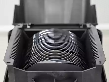 Wafer sind Zwischenprodukte der Halbleiterproduktion. (Symbolbild) - Foto: David Hammersen/dpa