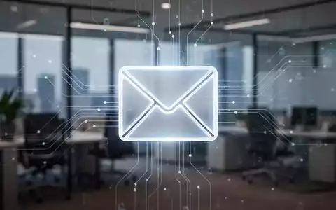 Leuchtendes E-Mail-Symbol auf digitaler Oberfläche mit Datenflusslinien, symbolisiert E-Mail-Verwaltung und Datensicherungslösungen. - Foto: über boerse-global.de