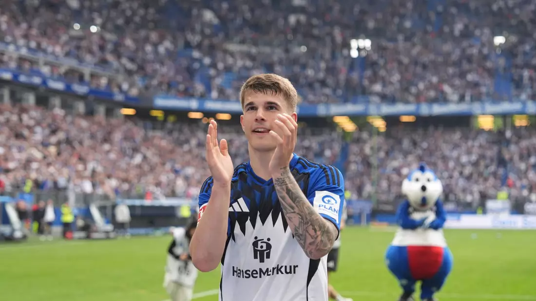 Vom HSV längst verabschiedet: Luka Vuskovic wechselt in England noch den Club. (Archivbild) - Bild: Marcus Brandt/dpa