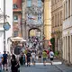 Viele Menschen zieht es zum Einkaufen nicht mehr so oft in die Innenstädte. - Bild: Daniel Vogl/dpa