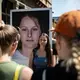 Die Ausstellung zeigt Porträts von Menschen aus der Region - und auf ihre Hoffnungen für die Zukunft. - Bild: Hannes P. Albert/dpa