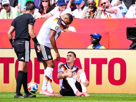 Nico Schlotterbeck verletzte sich beim 2:1 gegen die Elfenbeinküste bei der WM (Archivbild) - Foto: Tom Weller/dpa
