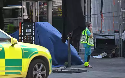 Die Feuerwehr ist im Einsatz. - Foto: Emile Windal/Belga/dpa