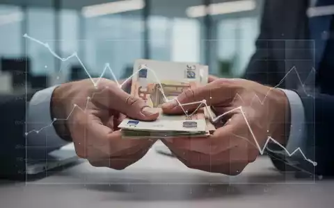 Hände zählen Euro-Banknoten, überlagert von einem Diagramm mit Abwärtstrend, im Hintergrund ein unscharfes Büro. Symbolisiert die finanziellen Auswirkungen von Gesundheitsreformen. - Foto: über boerse-global.de