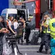 Rettungskräfte und Forensiker sind im Einsatz. - Bild: Marius Burgelman/AP/dpa
