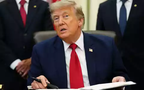 Trump hat bereits eine neue Idee in Bezug auf die Straße von Hormus. (Archivbild) - Foto: Julia Demaree Nikhinson/AP/dpa