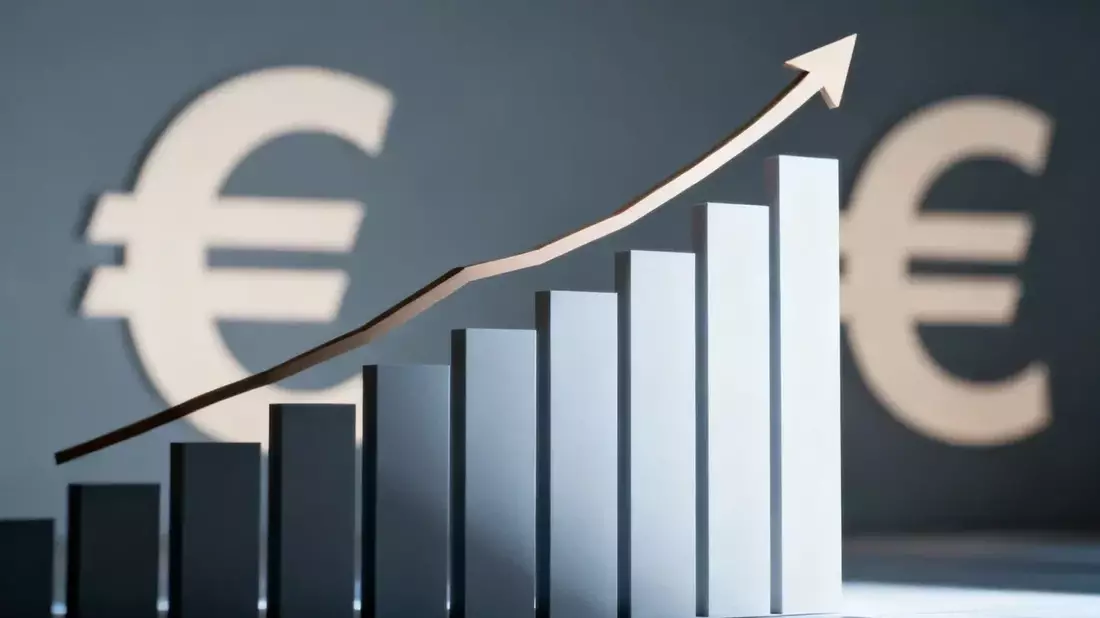 VanEck Dividend ETF Nears Record as S&P 500 Dividend Yield Sinks